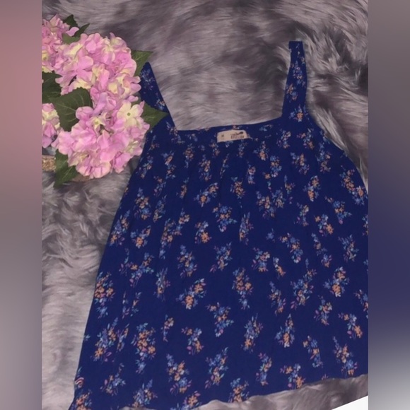 Hollister blue floral flowy tank top with open back size medium GUC - Picture 6 of 7